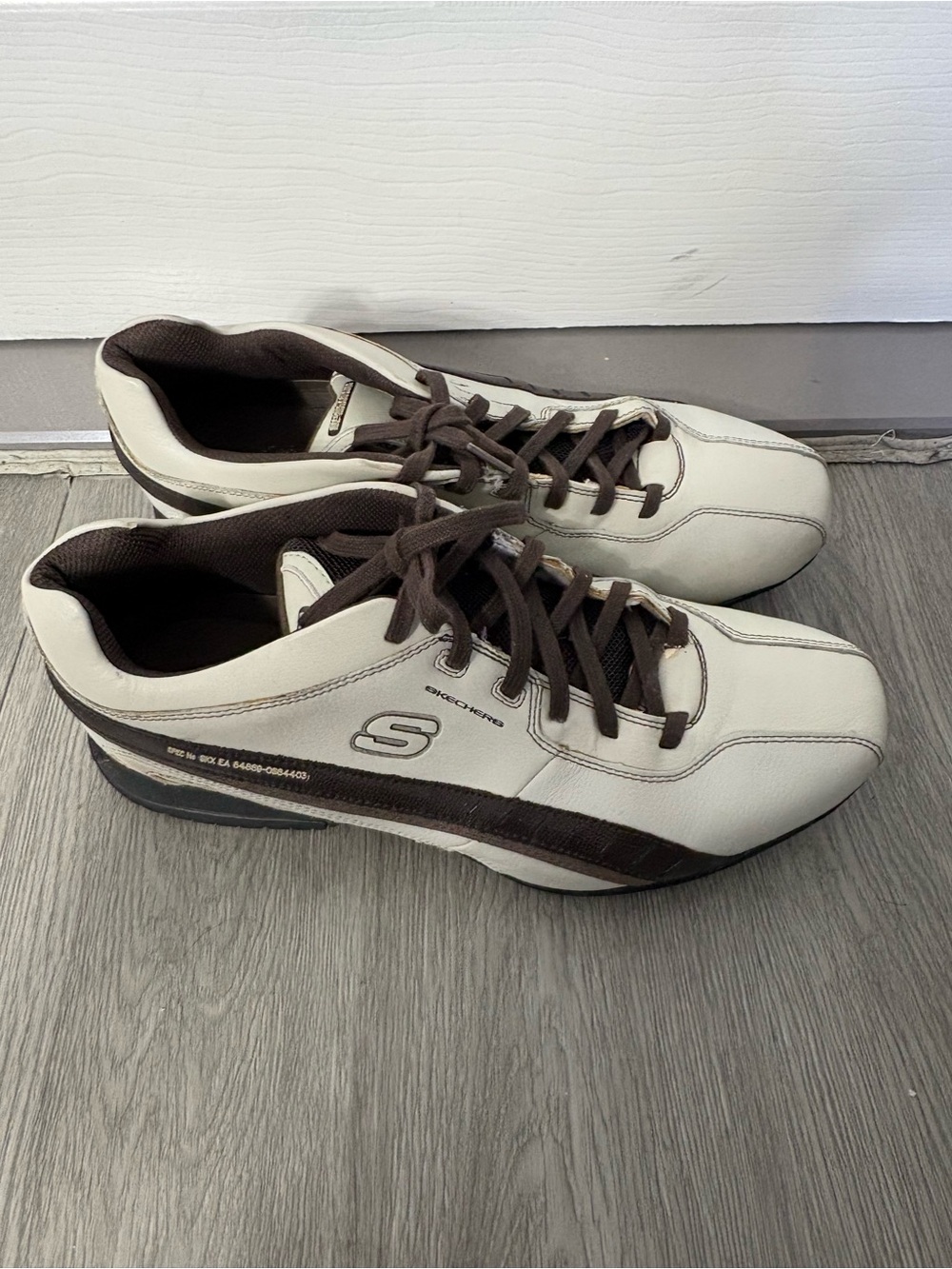 Vintage Skechers Men’s Lace-Up Athletic Sneakers in White and Brown